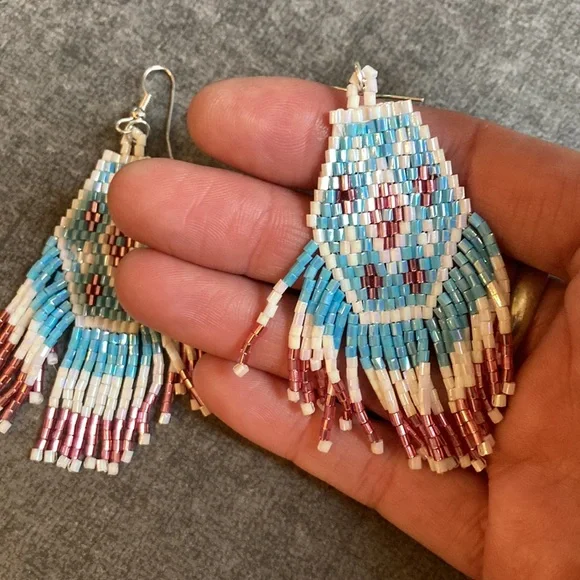 Gorgeous hand-beaded fringe earrings - Picture 2 of 2